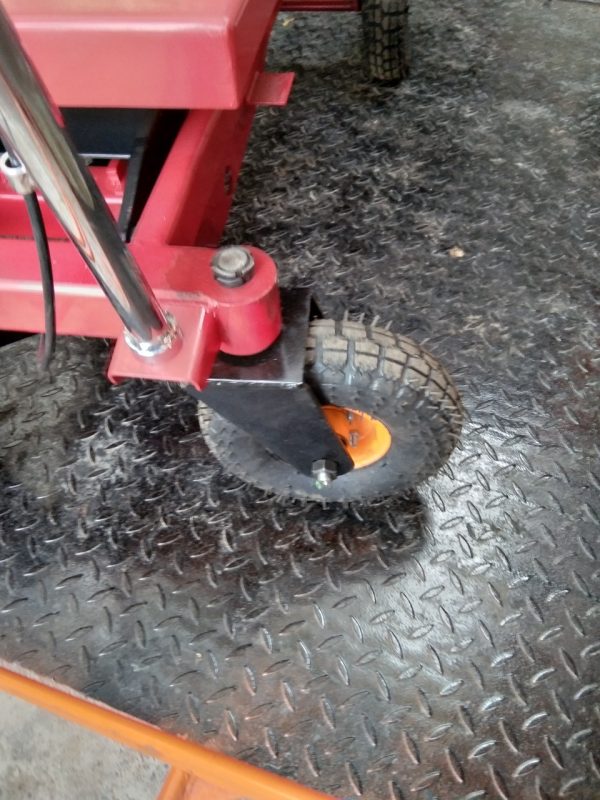 xe nâng mặt bàn bánh lớn (3)