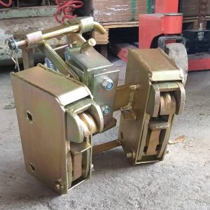 Mỏ kẹp phuy 2 đầu kẹp tải trọng kẹp 1 tấn