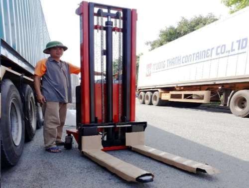 Xe nâng bán tự động trợ lái 2000kg CTDC20/20 nâng 2 mét