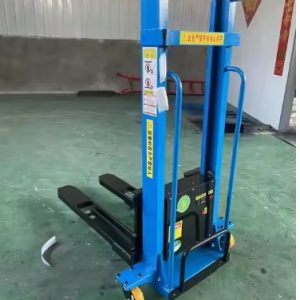 Xe nâng hàng tự leo 1 tấn cao 1.6M nâng điện leo lên xe tải