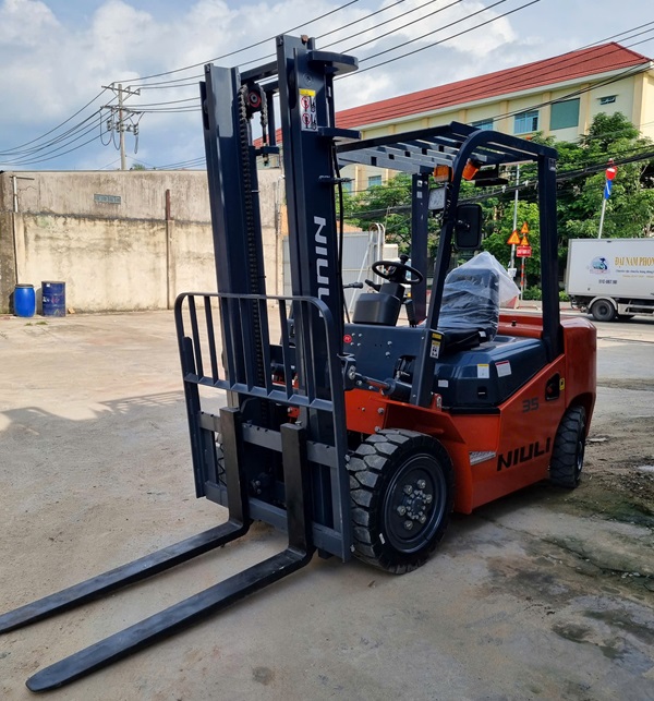 Xe nâng dầu ngồi lái 3500kg cao 3.5M CPC35 Niuli