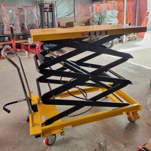 Xe nâng mặt bàn cao 3 mét kích thủy lực cơ khí tại TPHCM
