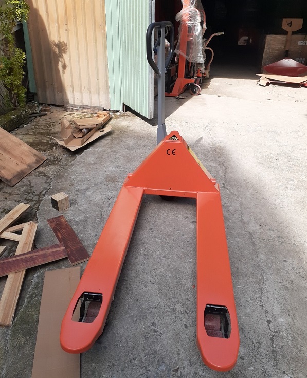 Xe nâng tay thấp 4000kg càng rộng 685x1220mm CBY4.0T