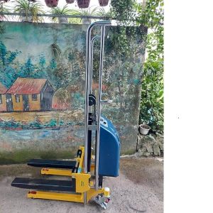 Xe nâng bán tự động mini 400kg cao 1.5M có mặt bàn