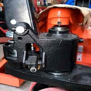 Củ bơm AC xe nâng tay bơm vuông xe nâng tay