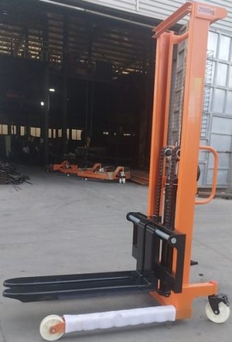 Xe nâng tay cao bánh lớn 1 tấn cao 1.6m, di chuyến trên nền đất leo dốc